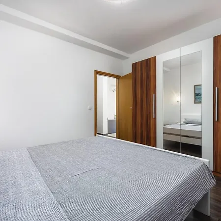 Mirjana House With 3*